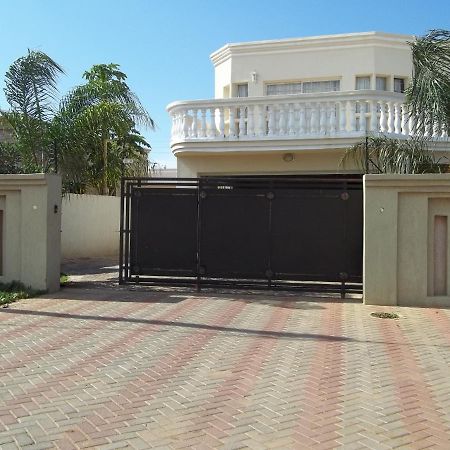 Carlcyn Homestay Gaborone Exteriör bild