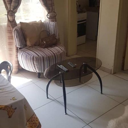 Carlcyn Homestay Gaborone Exteriör bild