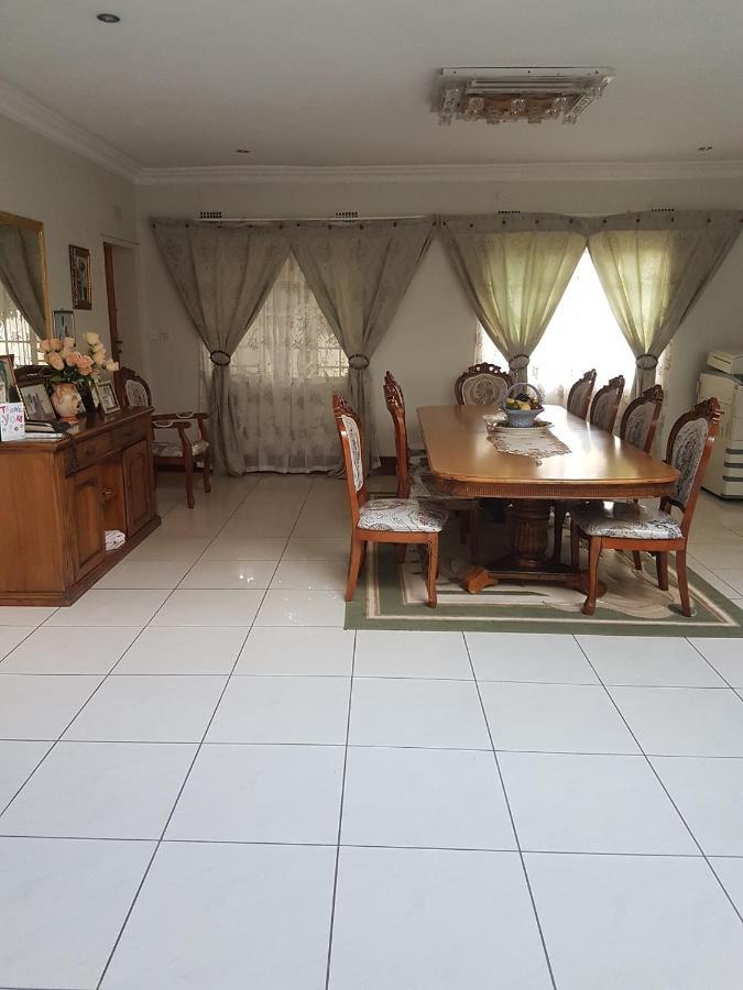 Carlcyn Homestay Gaborone Exteriör bild