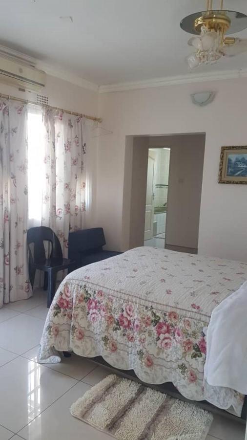 Carlcyn Homestay Gaborone Exteriör bild