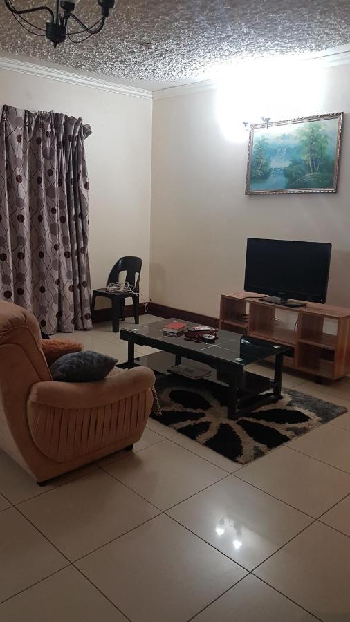 Carlcyn Homestay Gaborone Exteriör bild