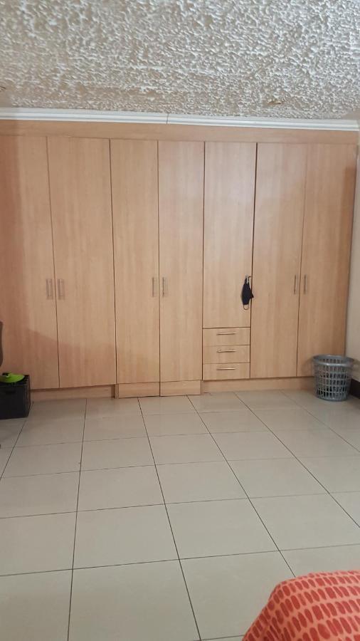 Carlcyn Homestay Gaborone Exteriör bild