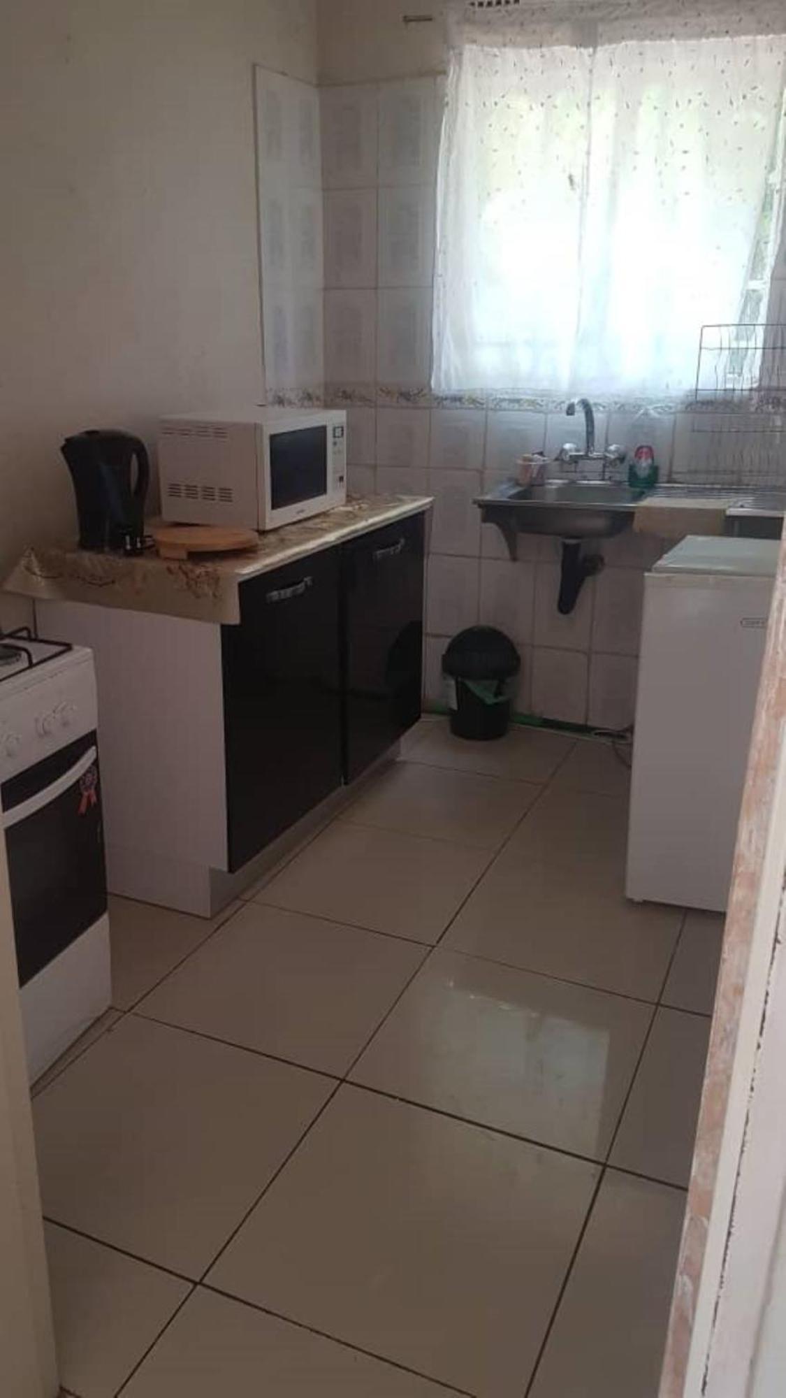 Carlcyn Homestay Gaborone Exteriör bild